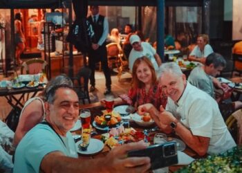 Llega «Corrientes 24 hs» con comercios abiertos hasta las 3 AM, shows y actividades especiales