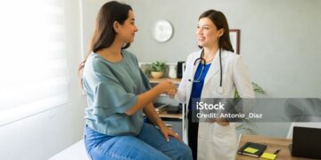 Un año antes de desatarse un cáncer de mama, el organismo da señales