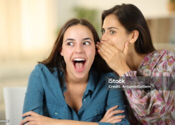 Chismear sobre el jefe en el trabajo puede ser bueno para la salud de las personas