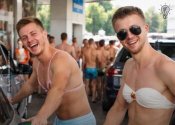 Una gasolinera en Rusia ofreció combustible gratis a quien llegara en bikini