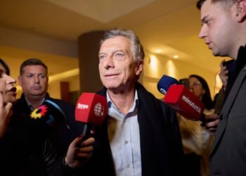 Mauricio Macri defendió la libertad de prensa y profundizó la distancia oficial