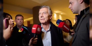 Mauricio Macri defendió la libertad de prensa y profundizó la distancia oficial
