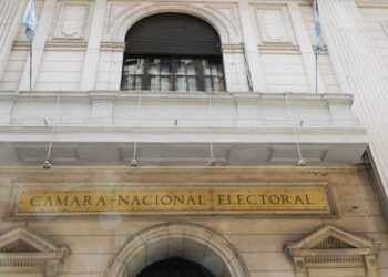 Declaran nulo el DNU que pasaba el trámite de ciudadanía a Migraciones