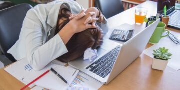 Expertos anuncian un agotamiento extremo y estrès de trabajadores en empresas