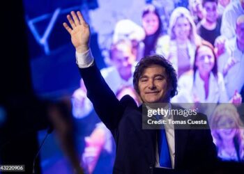 Javier Milei afirmó que “no hay recesión” y dijo que quienes piden un dólar más caro “son unos cobardes”