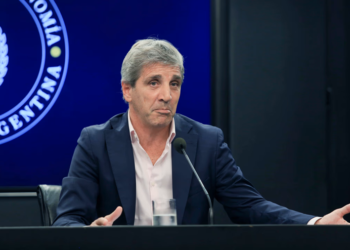 La semana de Luis “Toto” Caputo, cruzada por reclamos propios y ajenos