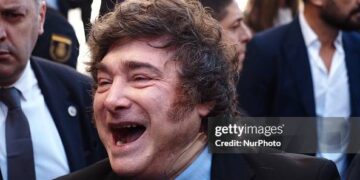 La economìa de Javier Milei atraviesa una de las peores crìsis de los ultimos 30 años